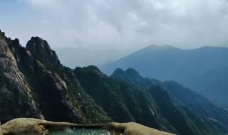 五岳寨和泰山哪个高 中国五岳山的特点